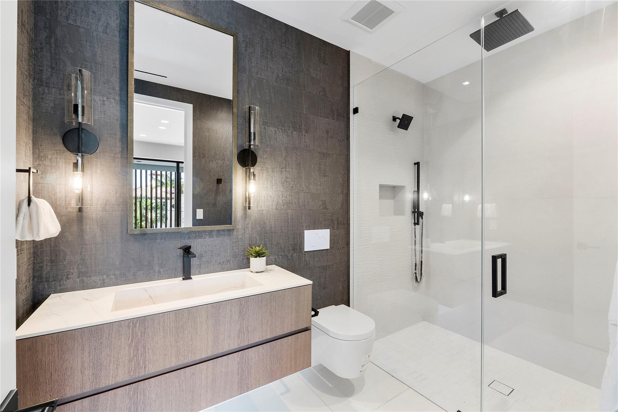 2880 NE 28th St Fort Lauderdale, FL 33306