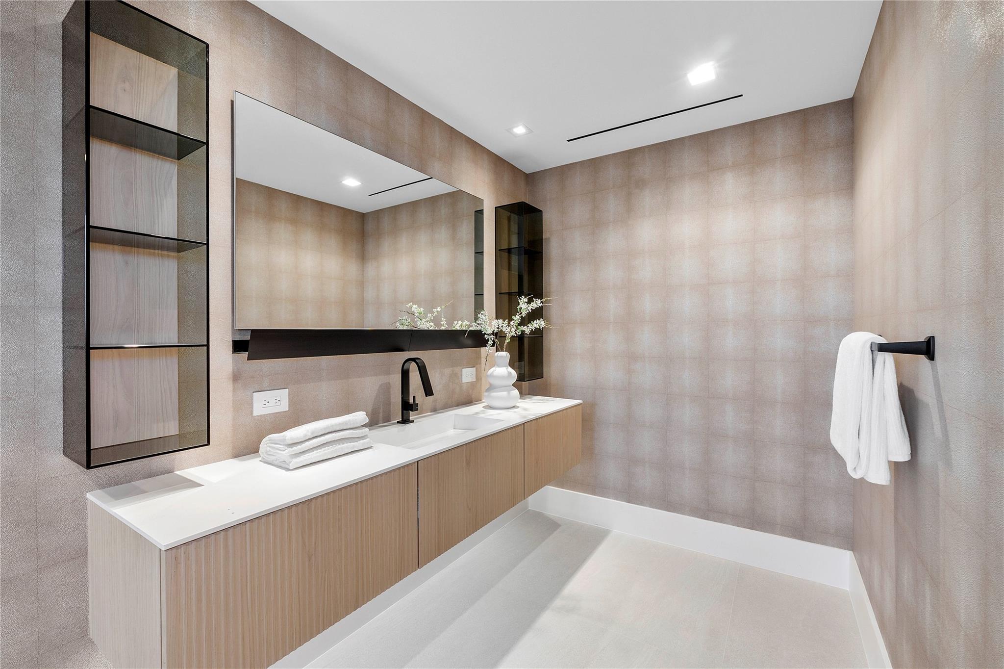 2880 NE 28th St Fort Lauderdale, FL 33306