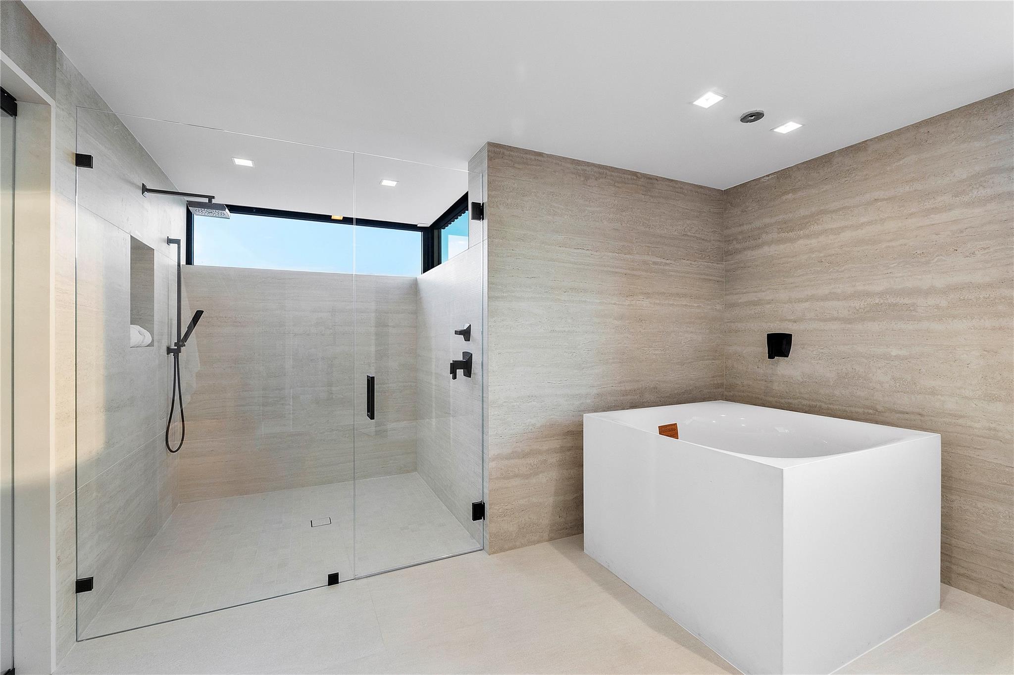 2880 NE 28th St Fort Lauderdale, FL 33306