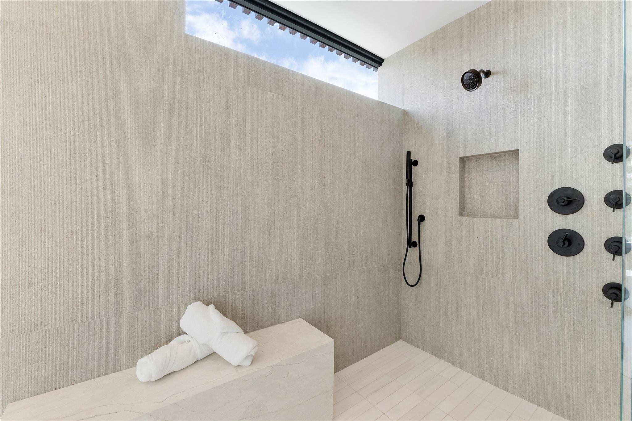 2880 NE 28th St Fort Lauderdale, FL 33306