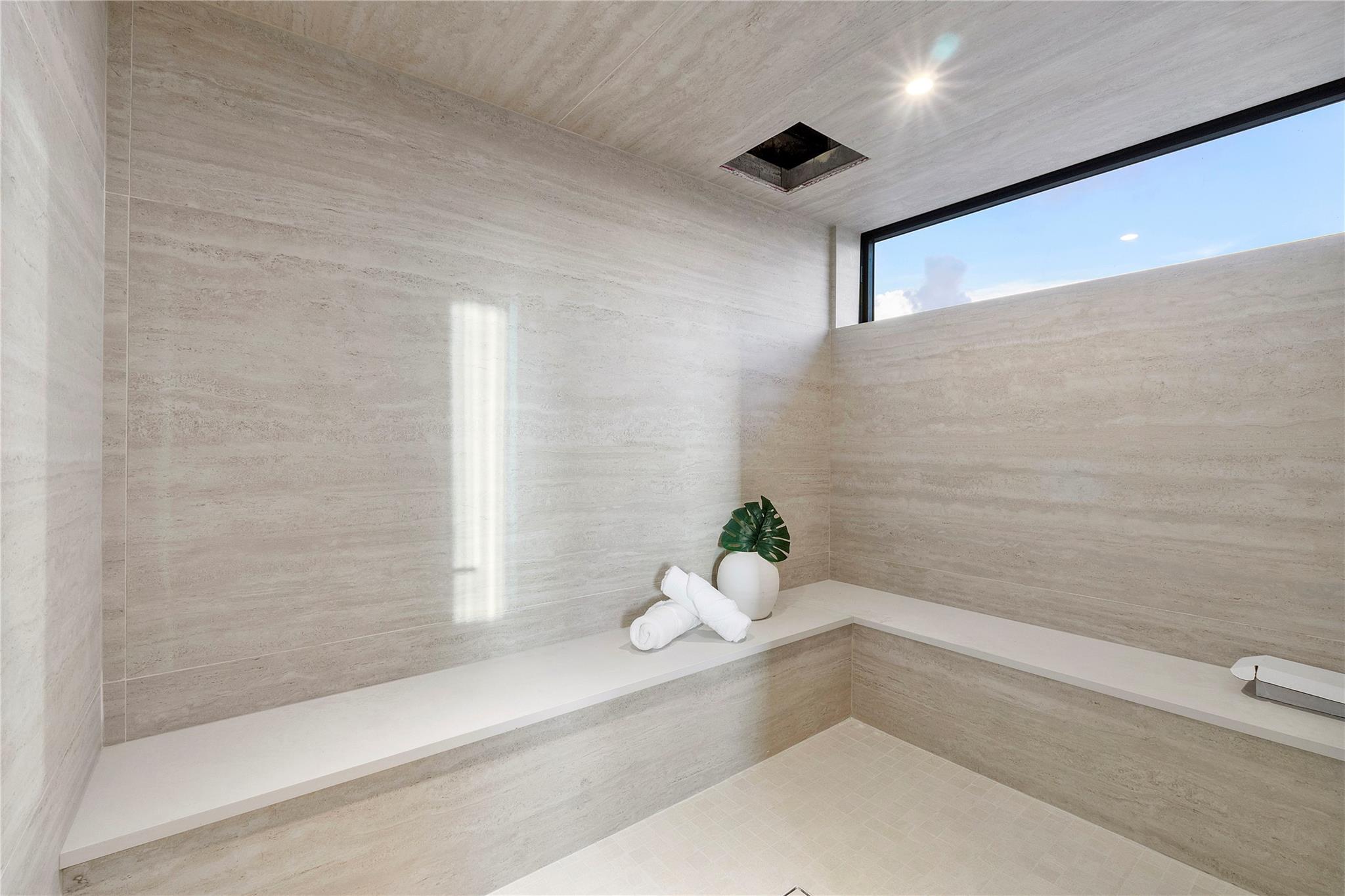 2880 NE 28th St Fort Lauderdale, FL 33306