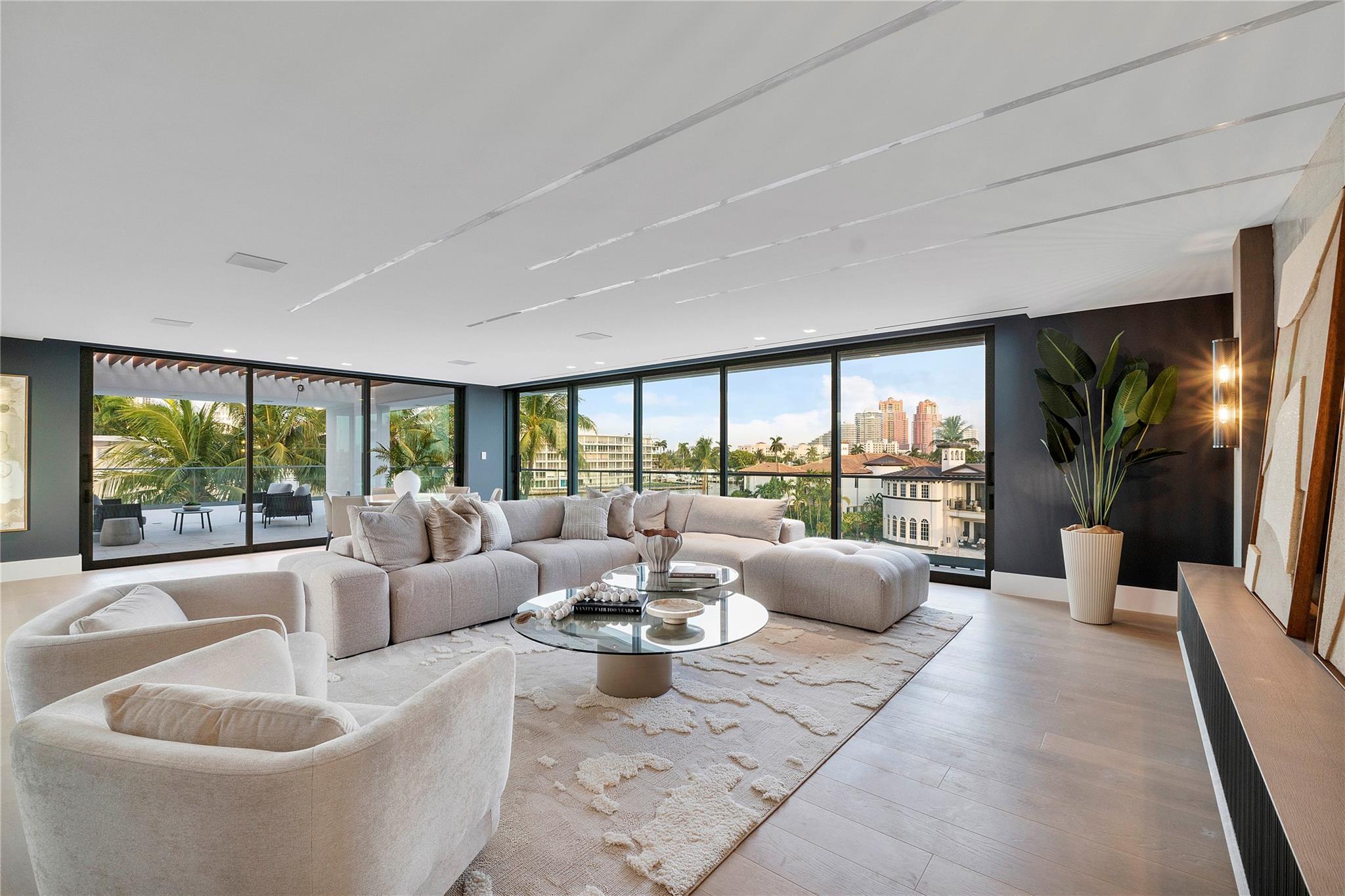 2880 NE 28th St Fort Lauderdale, FL 33306