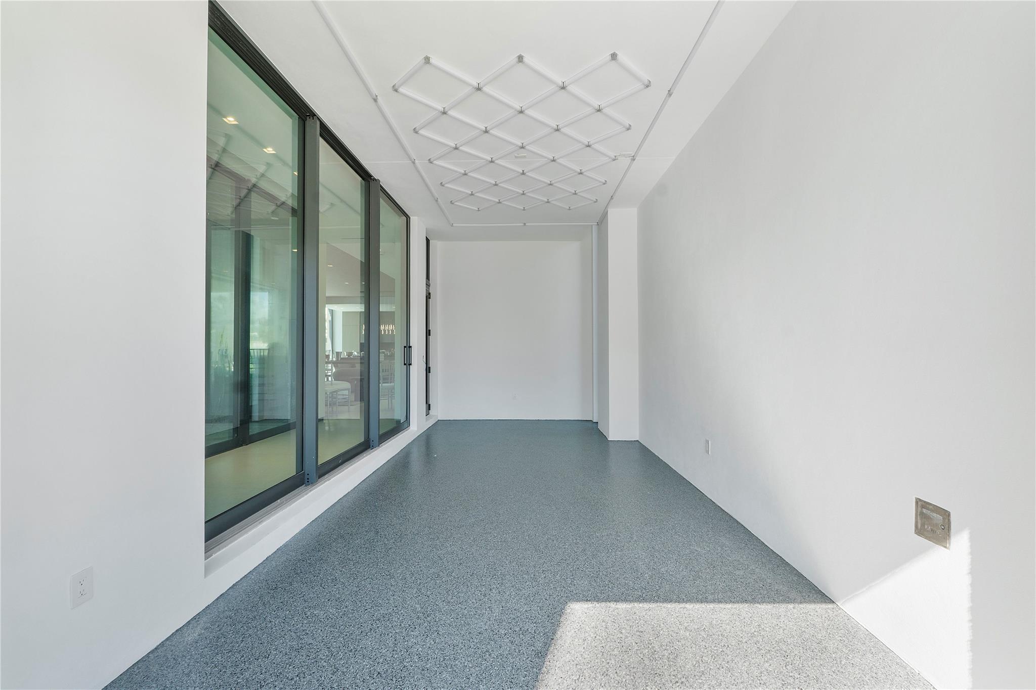 2880 NE 28th St Fort Lauderdale, FL 33306