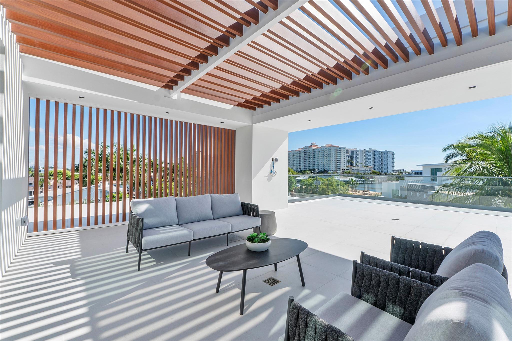 2880 NE 28th St Fort Lauderdale, FL 33306