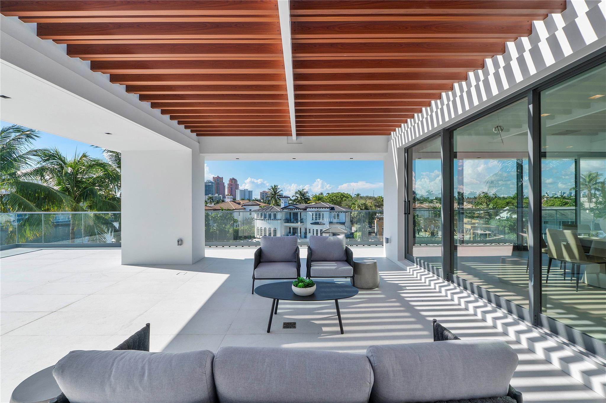 2880 NE 28th St Fort Lauderdale, FL 33306