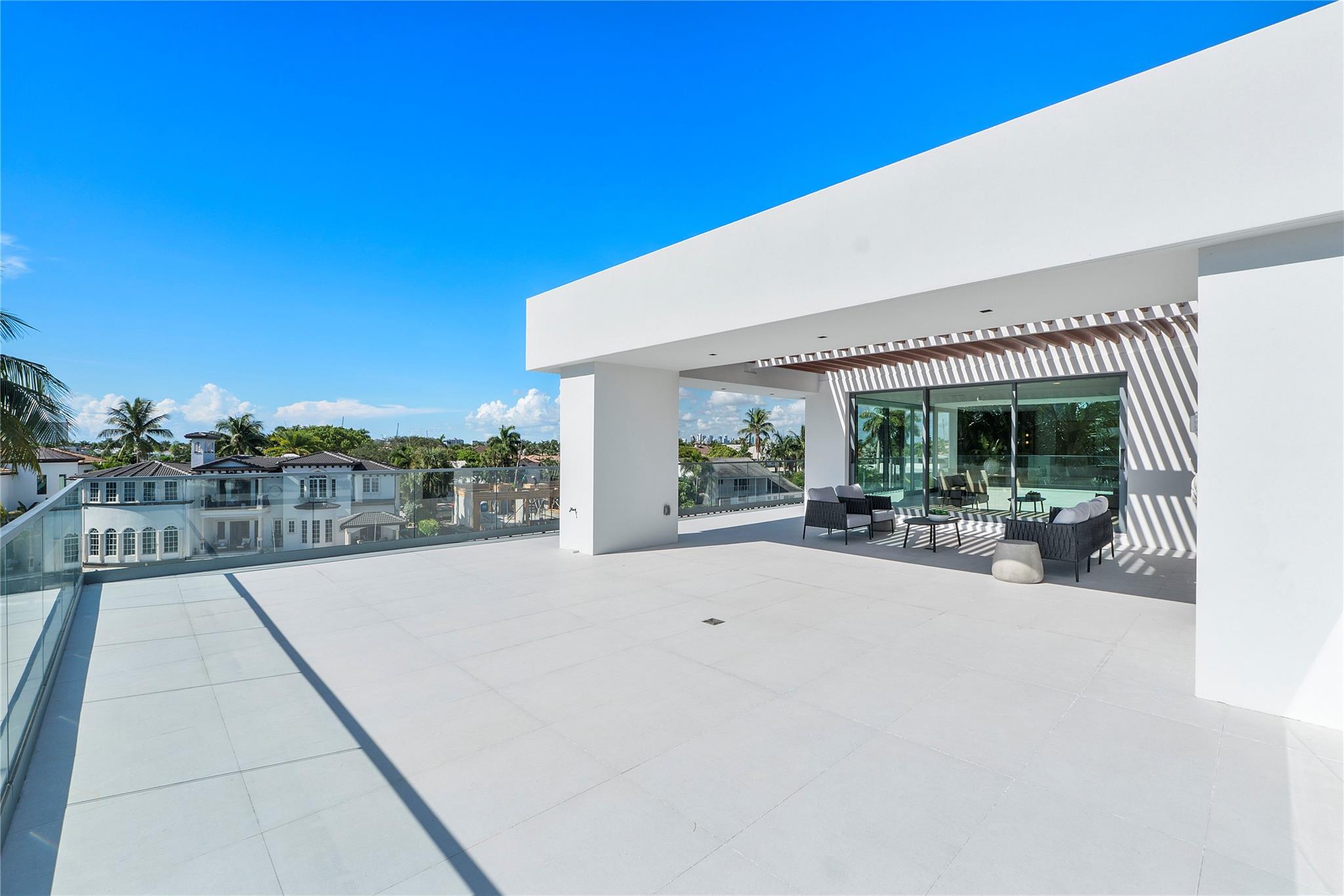 2880 NE 28th St Fort Lauderdale, FL 33306