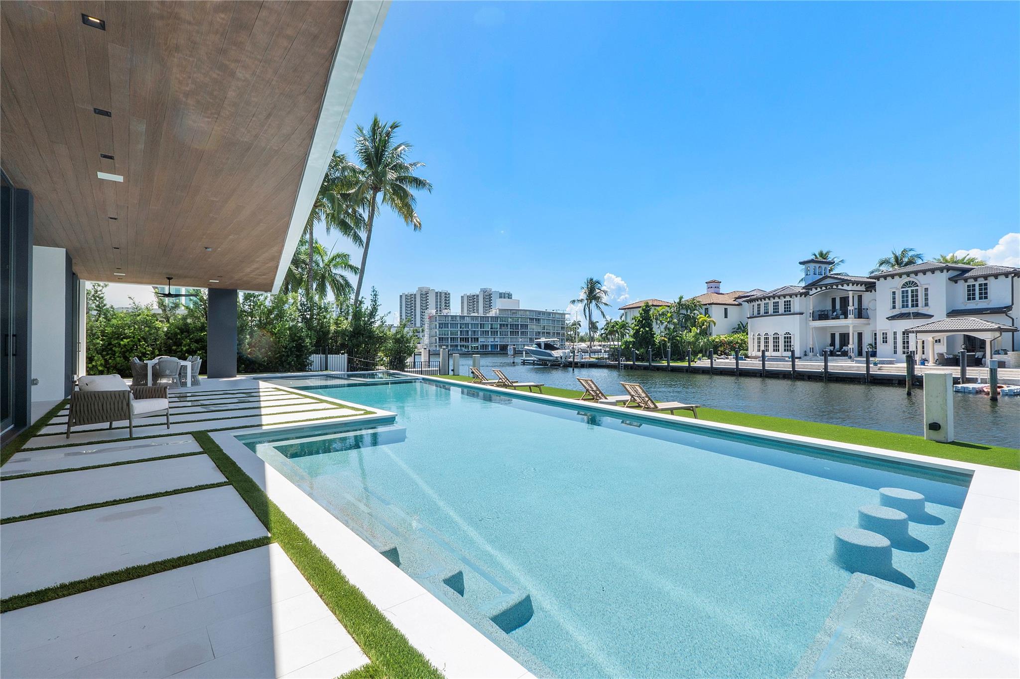 2880 NE 28th St Fort Lauderdale, FL 33306