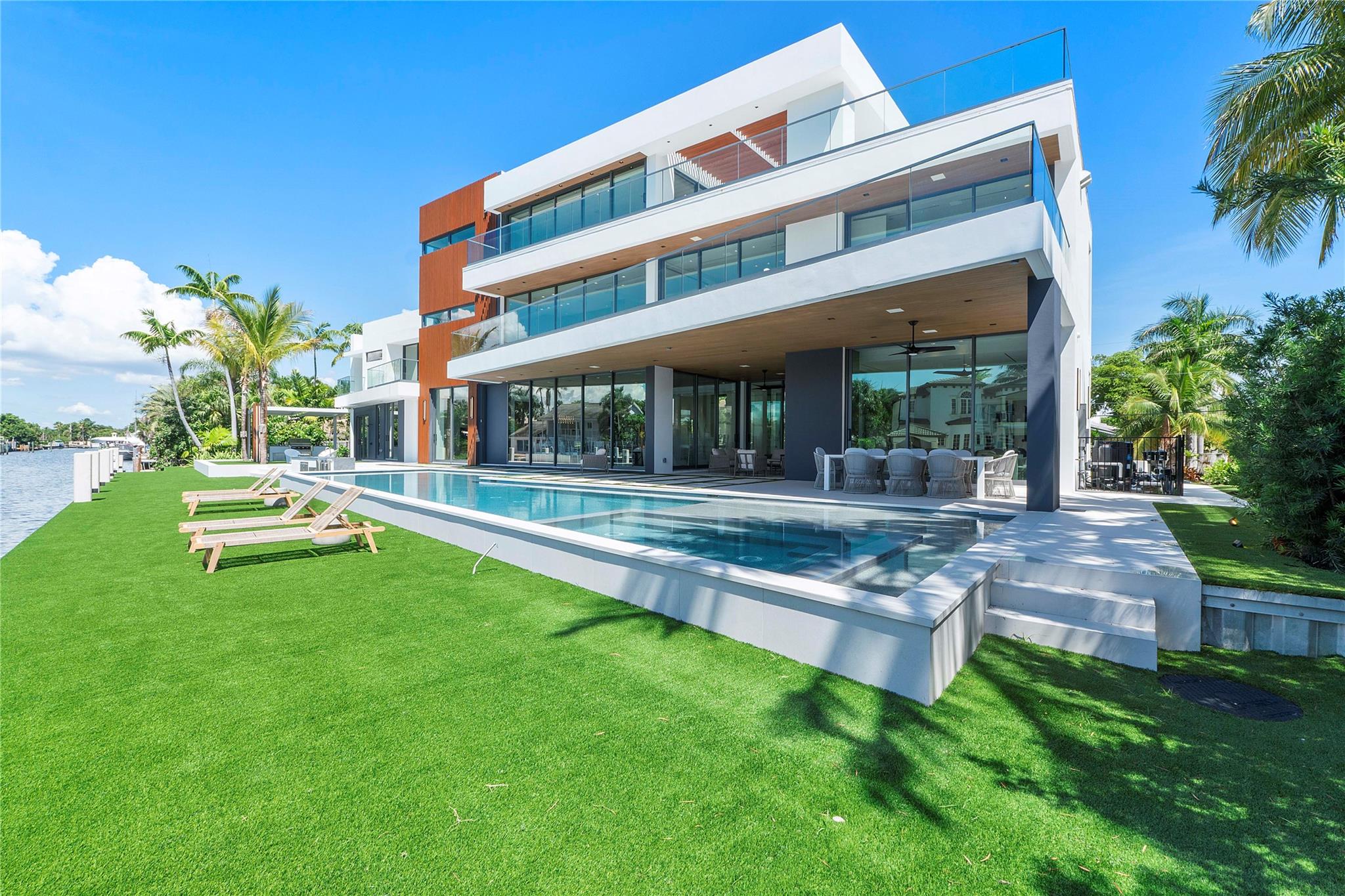 2880 NE 28th St Fort Lauderdale, FL 33306