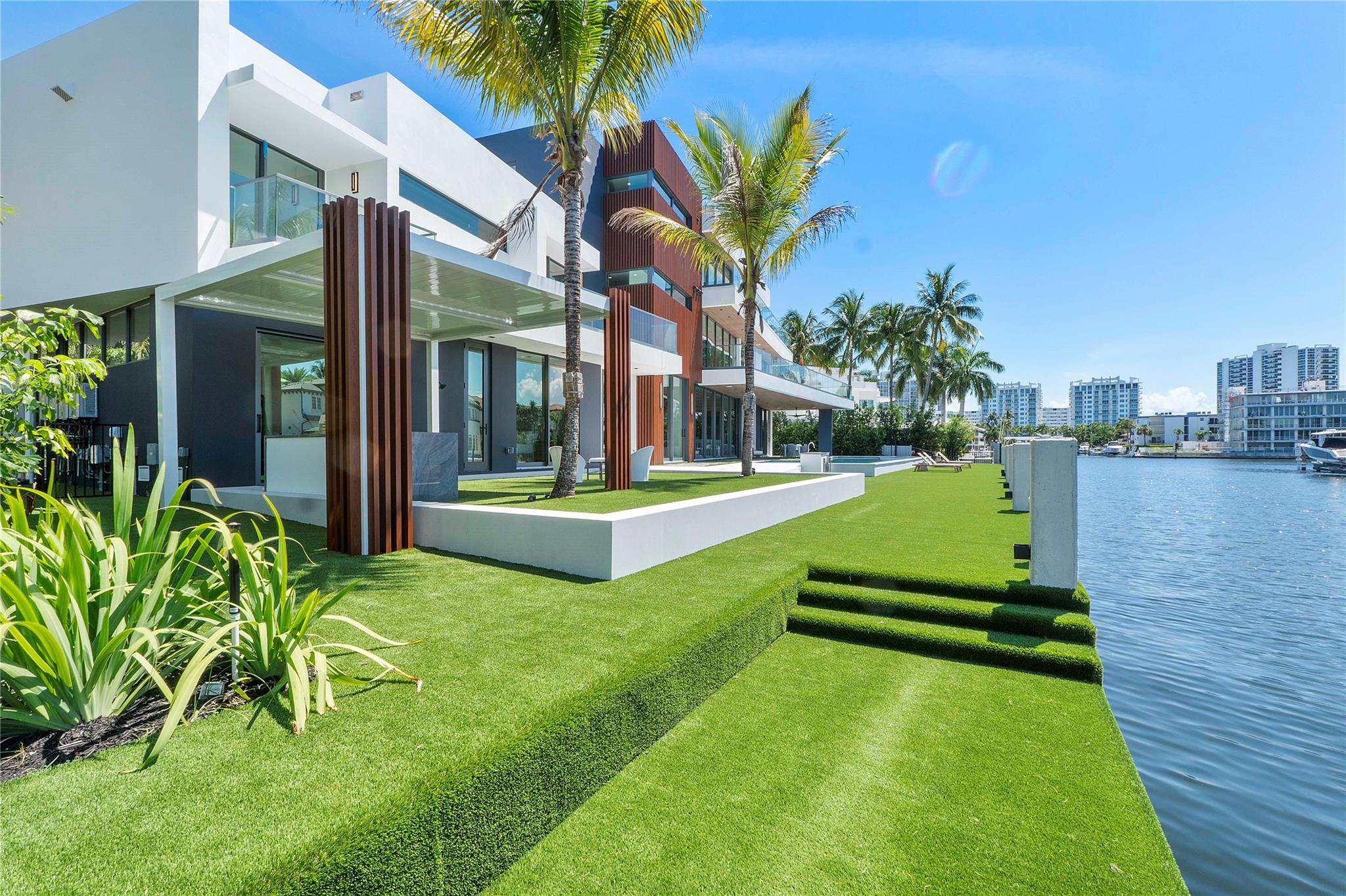 2880 NE 28th St Fort Lauderdale, FL 33306