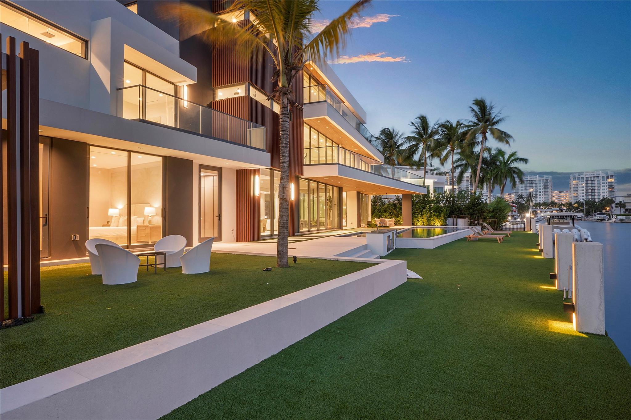 2880 NE 28th St Fort Lauderdale, FL 33306