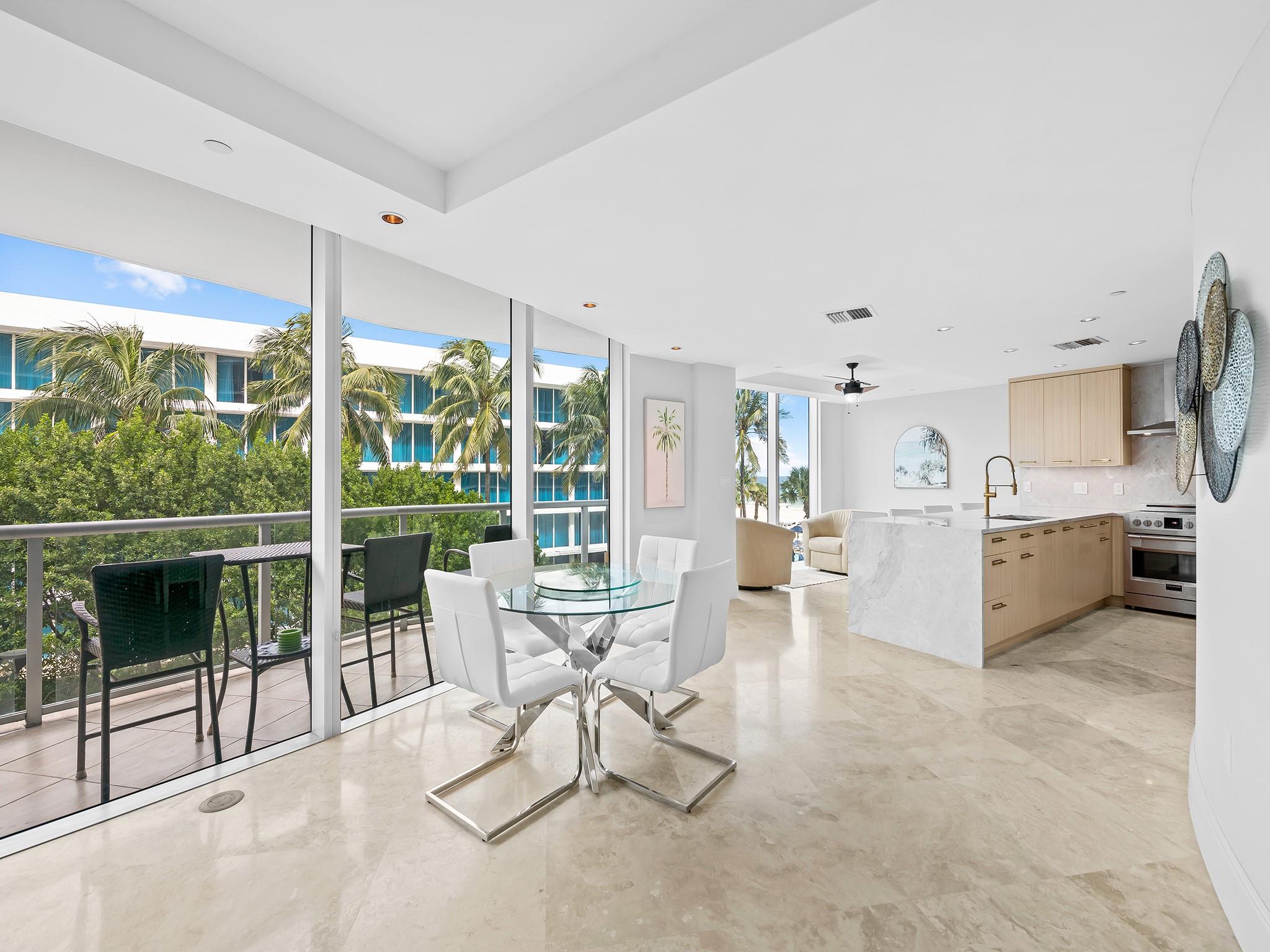 1200 Holiday Dr #208