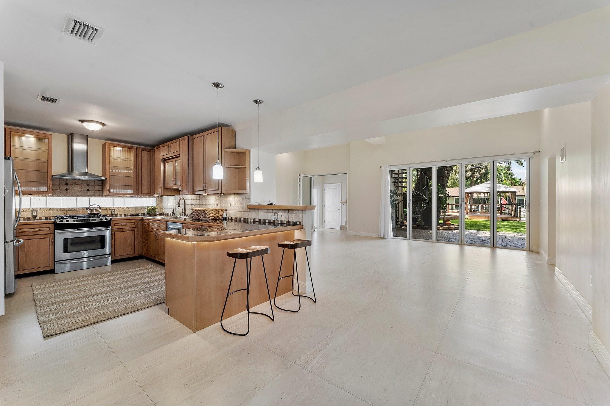 921 SW 17th St Fort Lauderdale, FL 33315