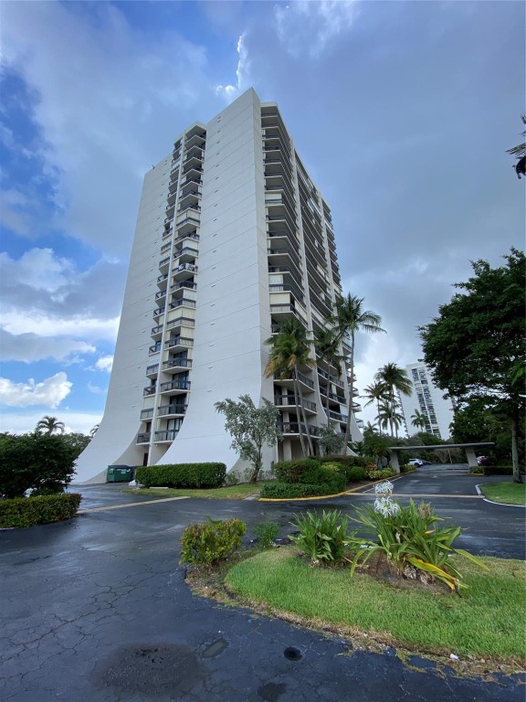 2400 Presidential #1104 West Palm Beach, FL 33401