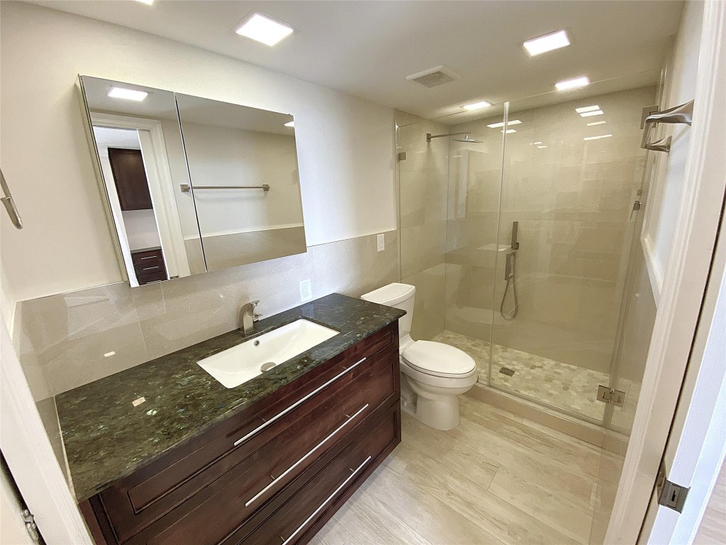 2400 Presidential #1104 West Palm Beach, FL 33401