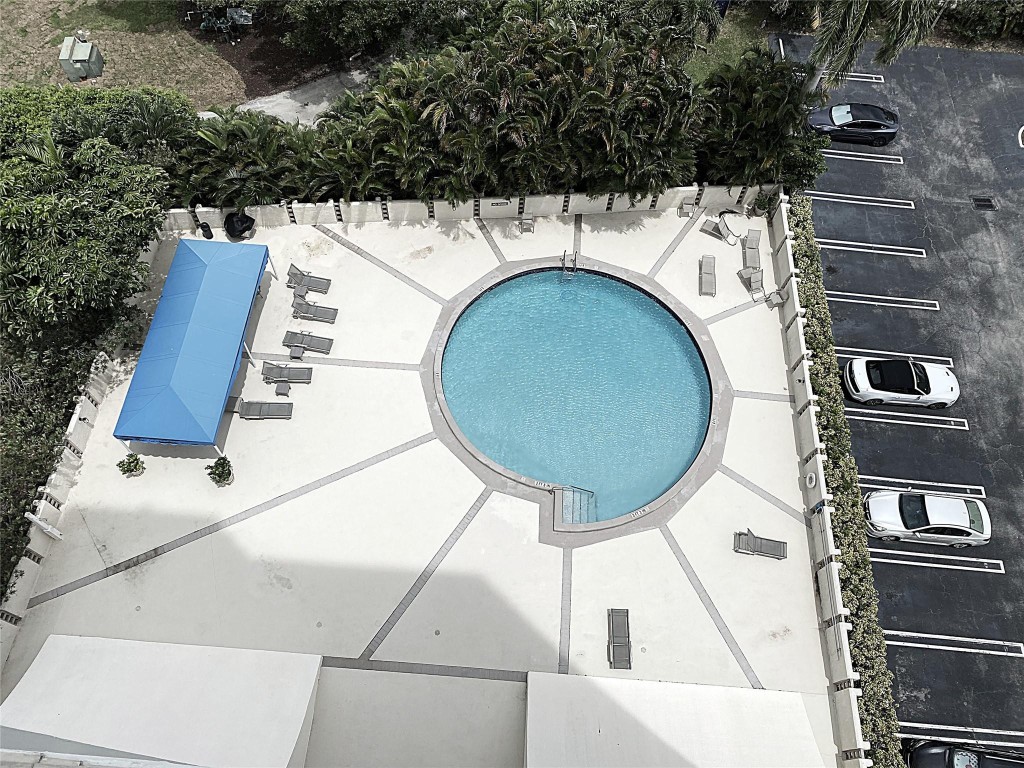 2400 Presidential #1104 West Palm Beach, FL 33401