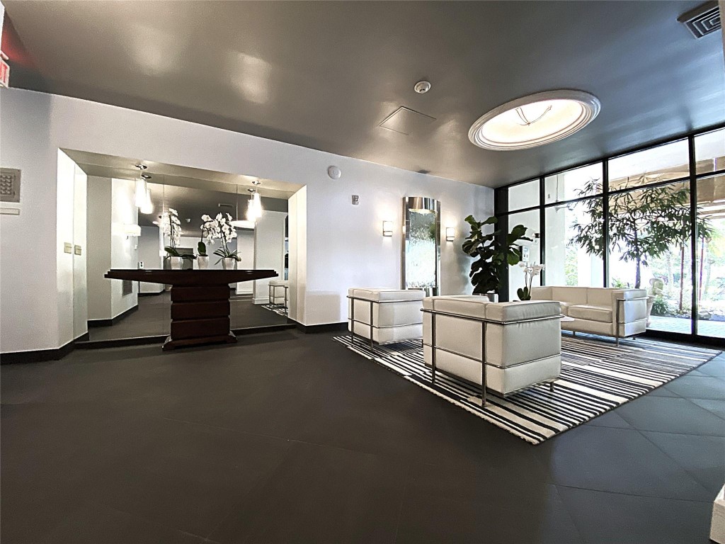 2400 Presidential #1104 West Palm Beach, FL 33401