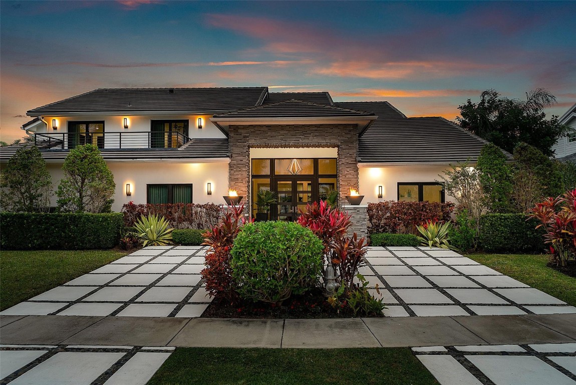 737 NE Boca Bay Colony