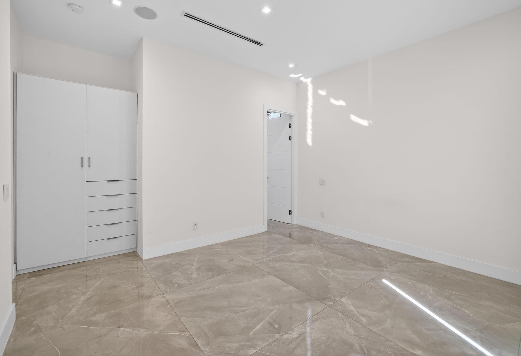 1225 NE 4th Fort Lauderdale, FL 33301