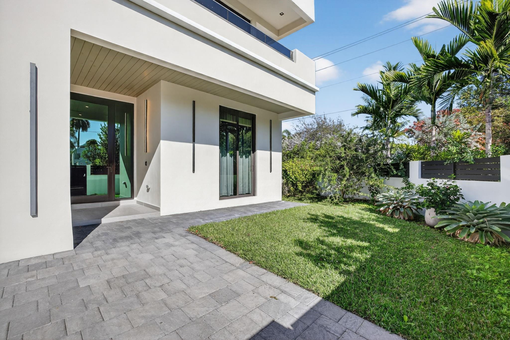 1225 NE 4th Fort Lauderdale, FL 33301