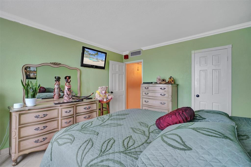 1865 79th St #16B North Bay Village, FL 33141