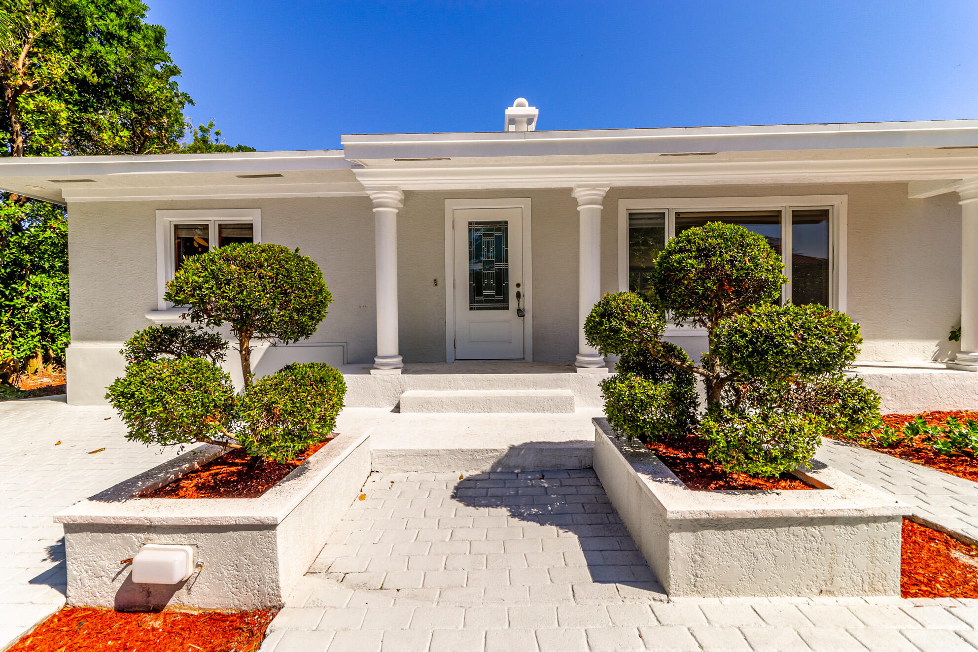 60 E Ocean Ave