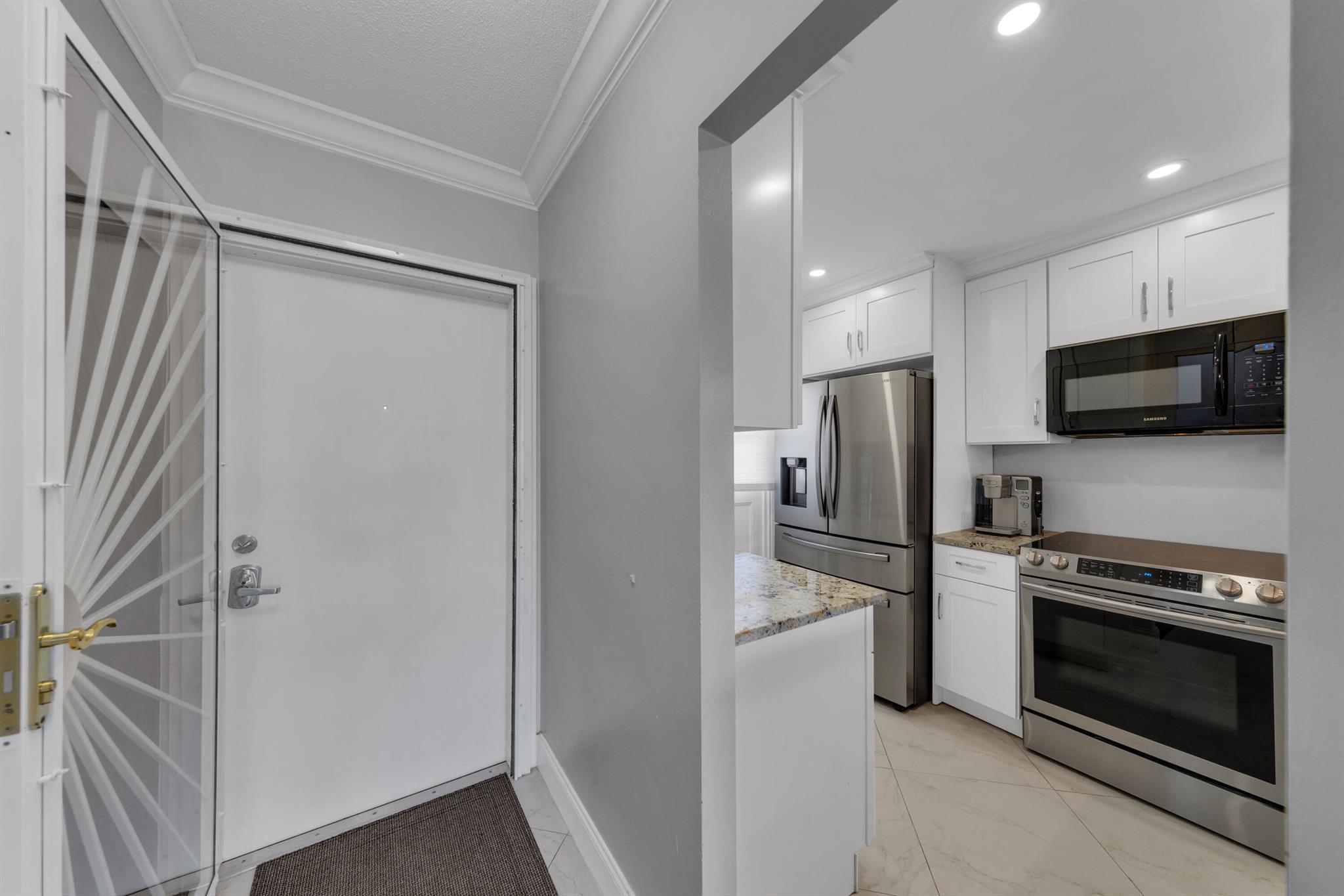 390 N Federal Hwy #204,Deerfield Beach, FL 33441