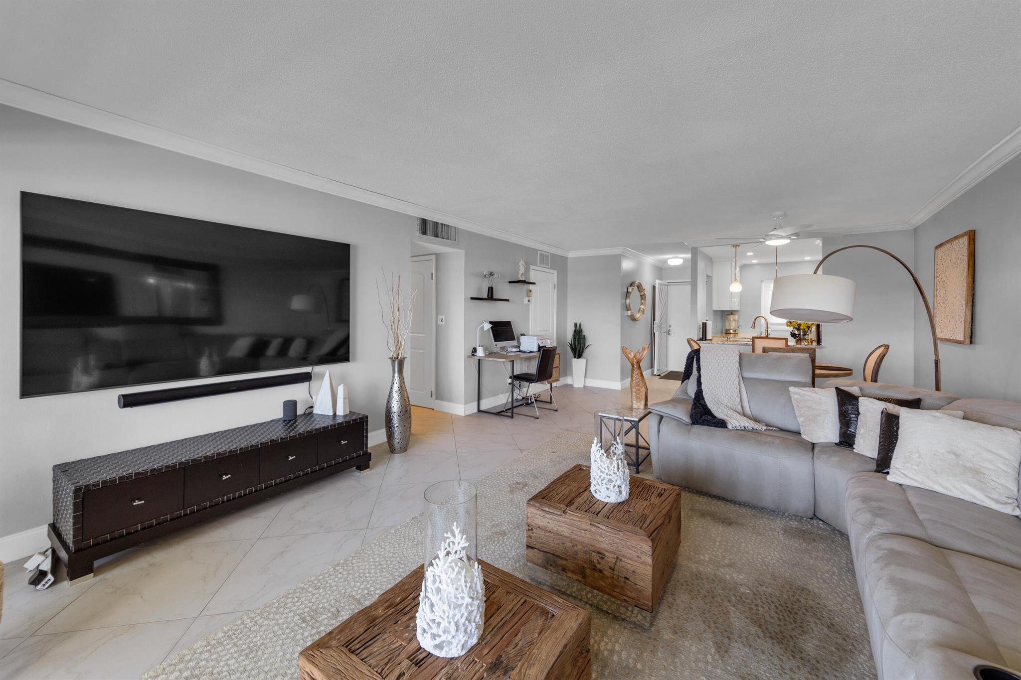 390 N Federal Hwy #204,Deerfield Beach, FL 33441