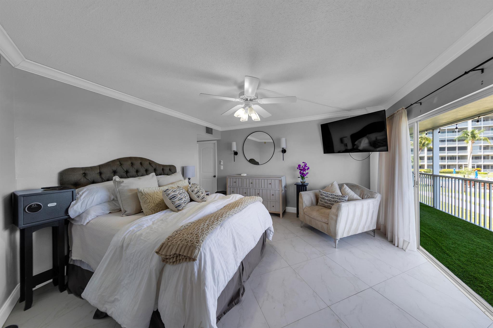 390 N Federal Hwy #204,Deerfield Beach, FL 33441