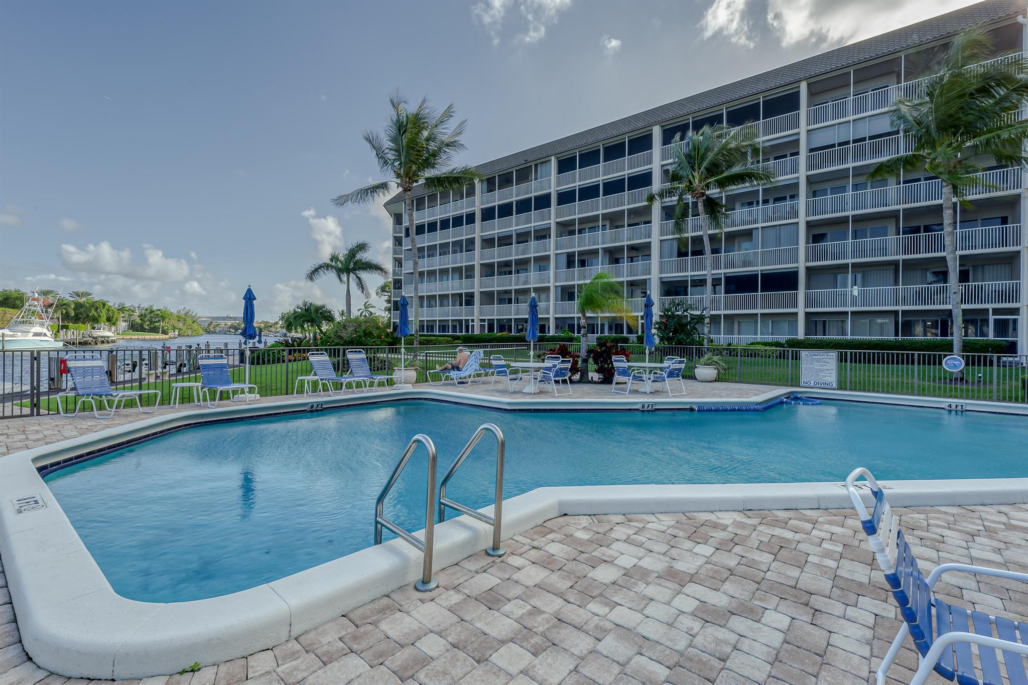 390 N Federal Hwy #204,Deerfield Beach, FL 33441