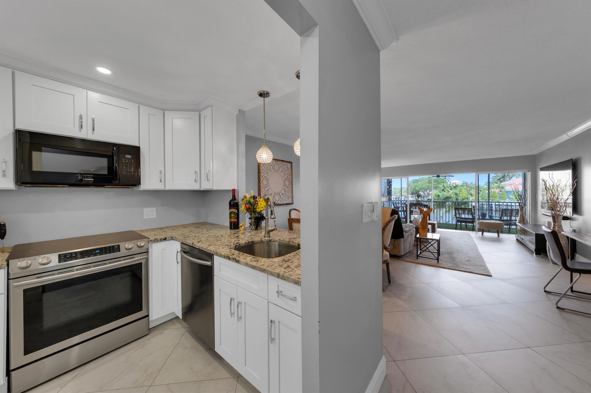 390 N Federal Hwy #204,Deerfield Beach, FL 33441