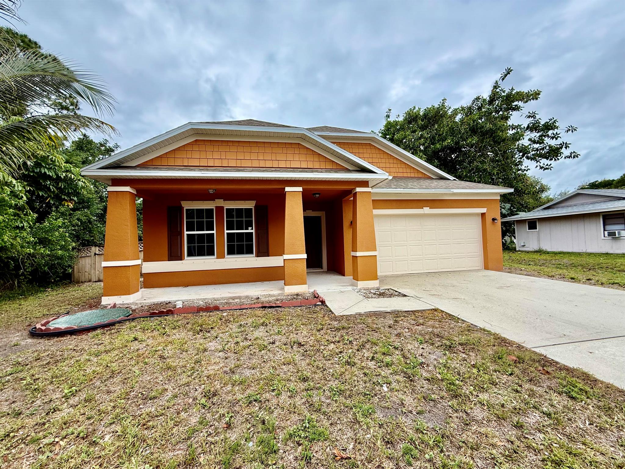 514 NW Riverside Dr