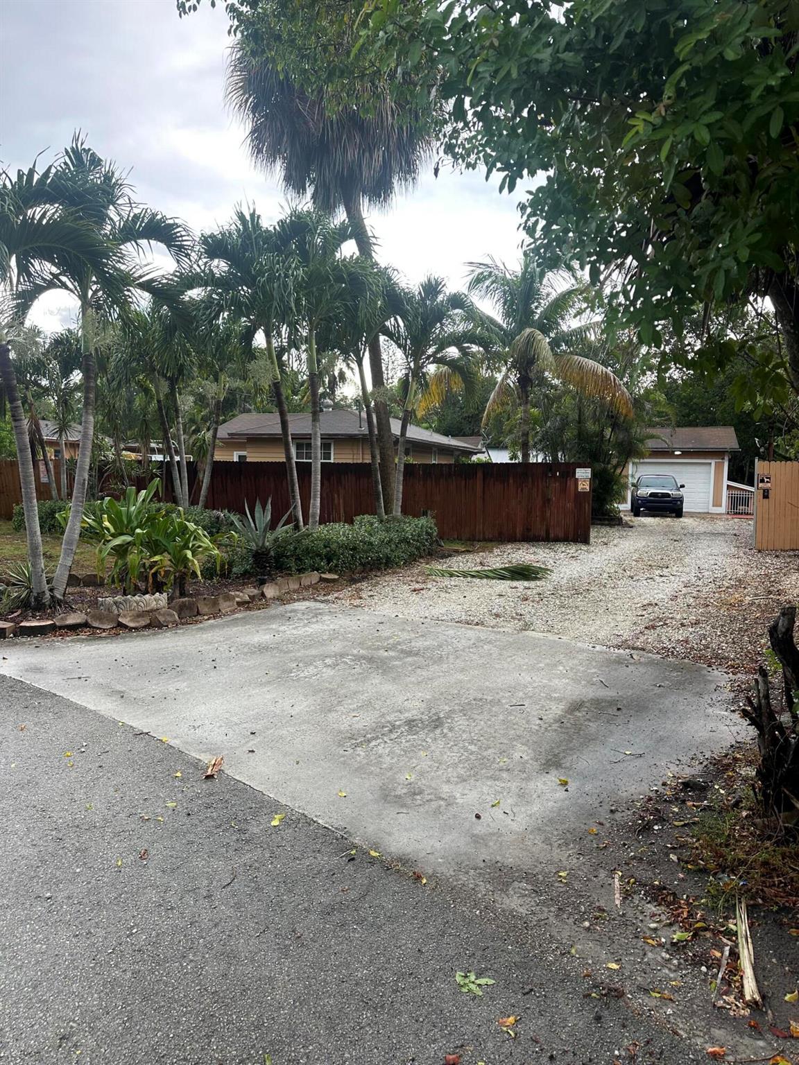 821 Fairview St