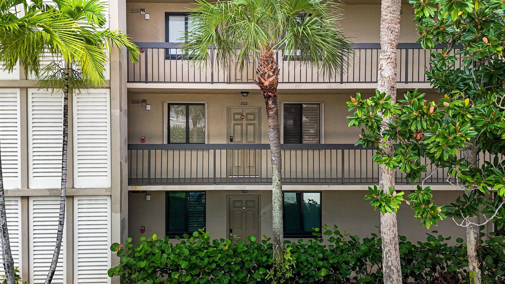 101 S Seas Dr #202 Jupiter, FL 33477