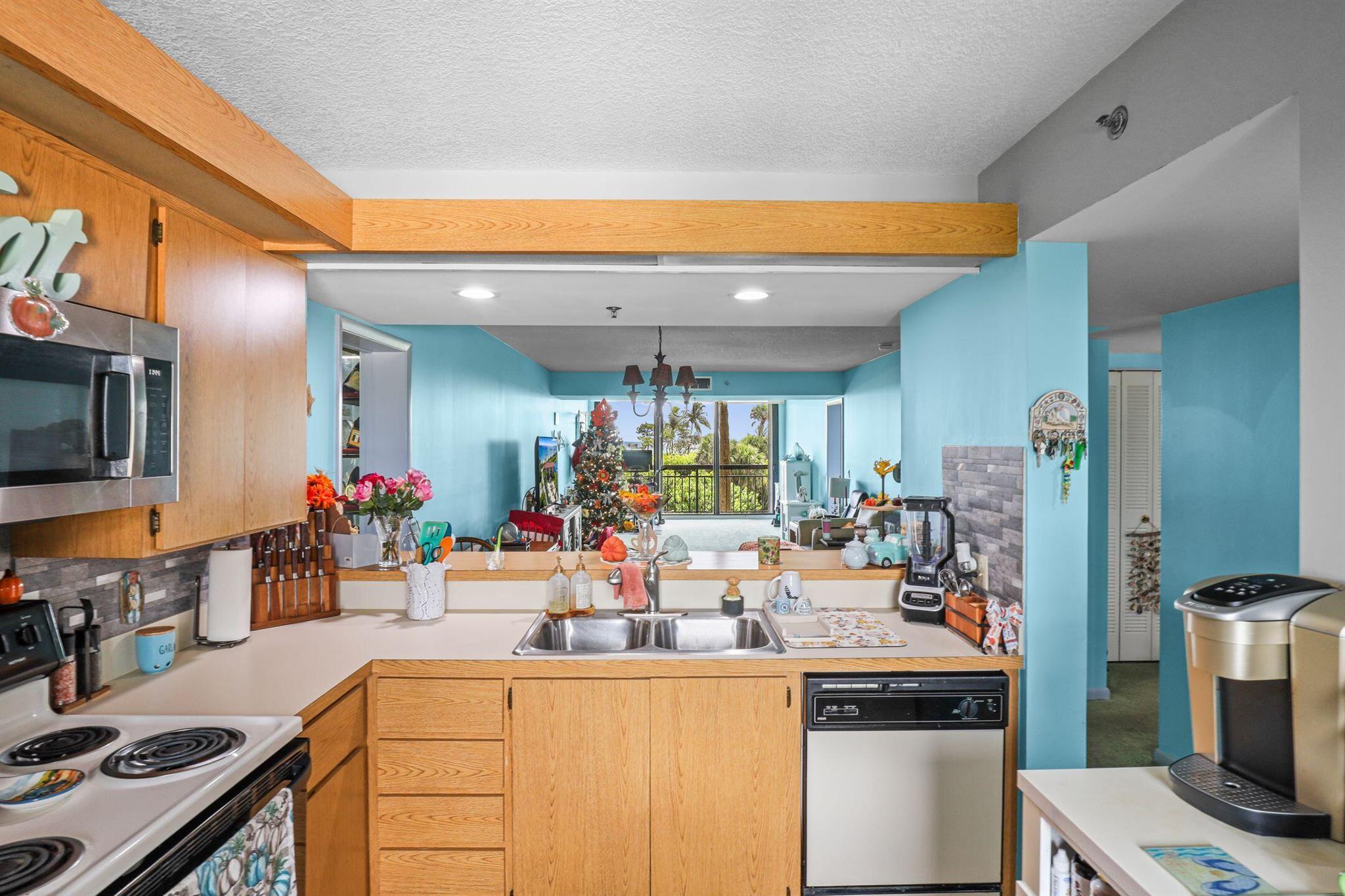 101 S Seas Dr #202 Jupiter, FL 33477