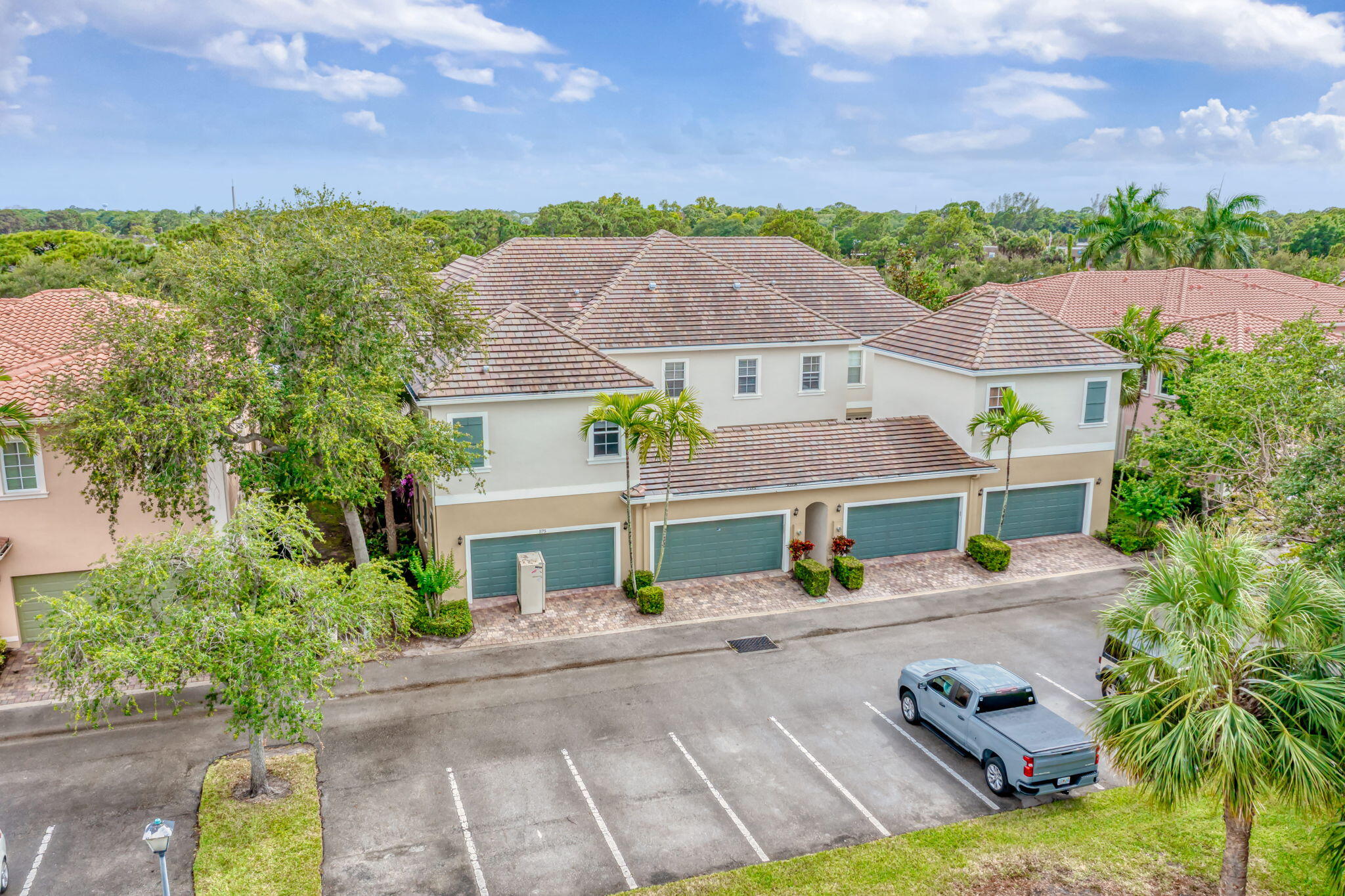555 Dakota Dr