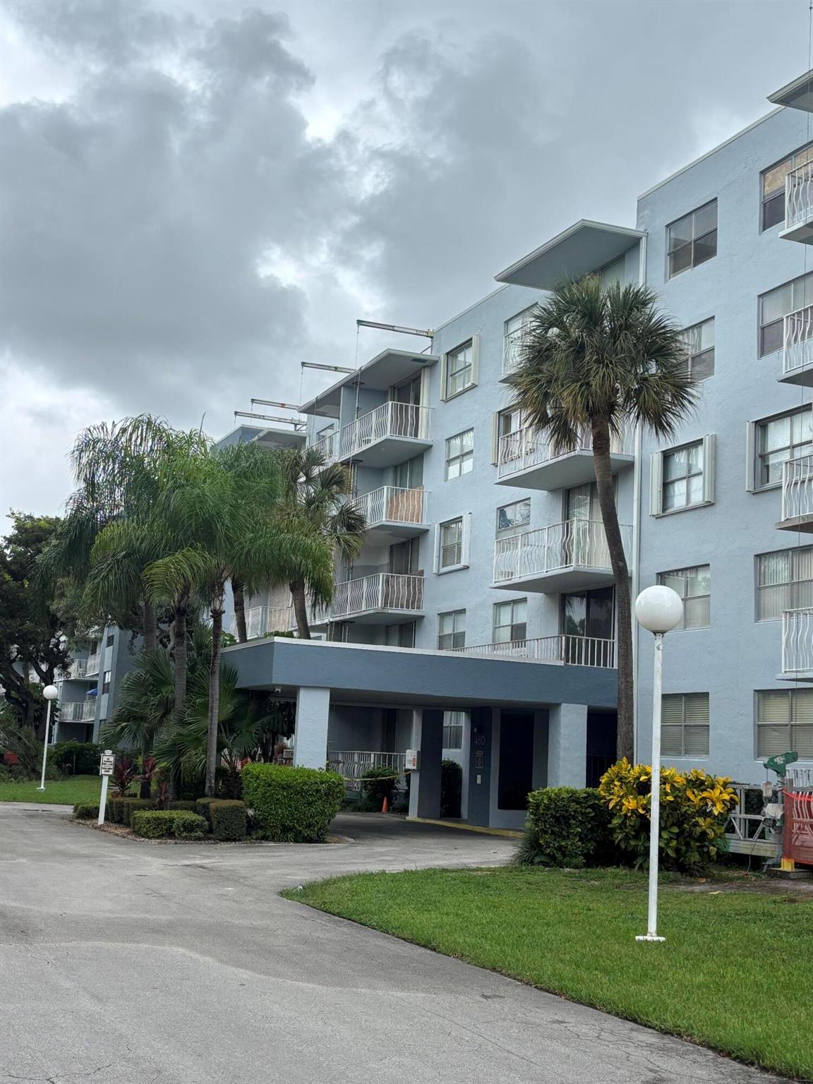 480 Executive Ctr Dr #2c