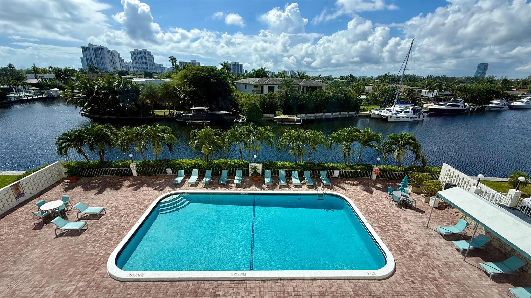 401 Golden Isles Dr #409