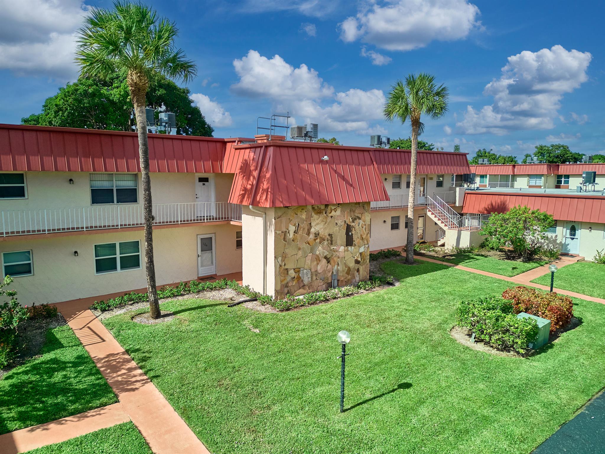 12021 W Greenway Dr #105