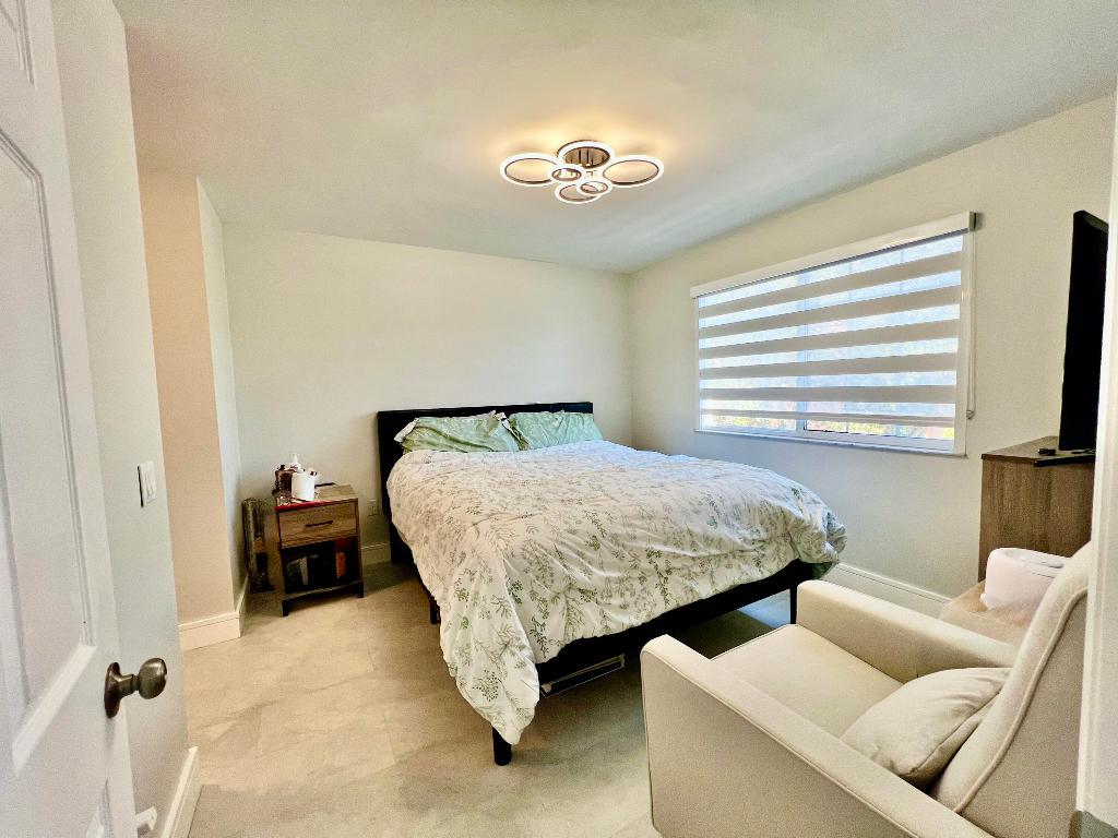 2033 SE 10th Ave #620 Fort Lauderdale, FL 33316