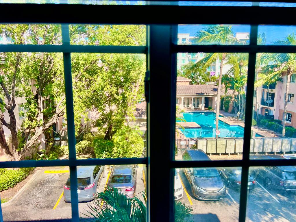 2033 SE 10th Ave #620 Fort Lauderdale, FL 33316