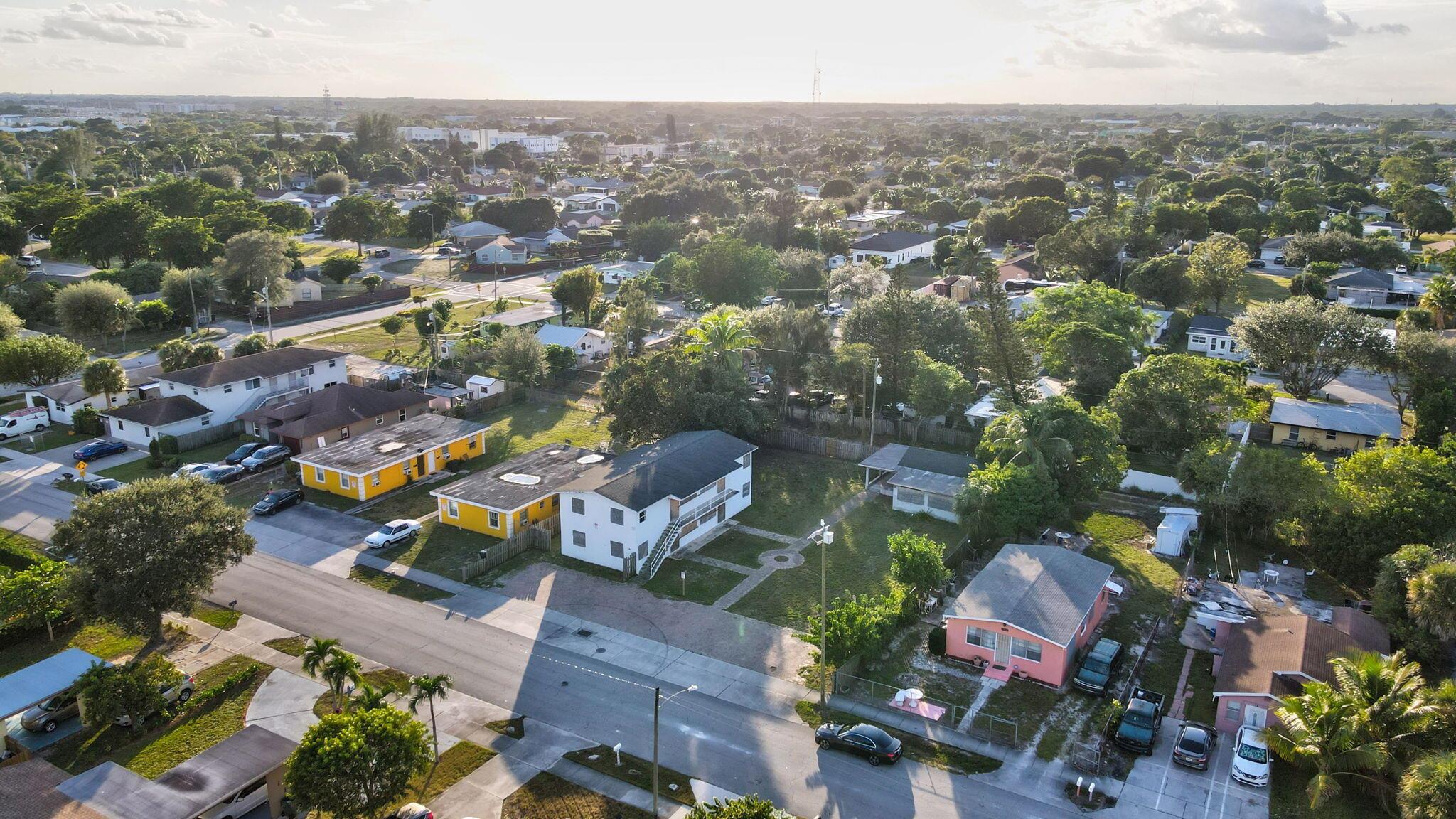 124/122 SW 8th Ave Delray Beach, FL 33444