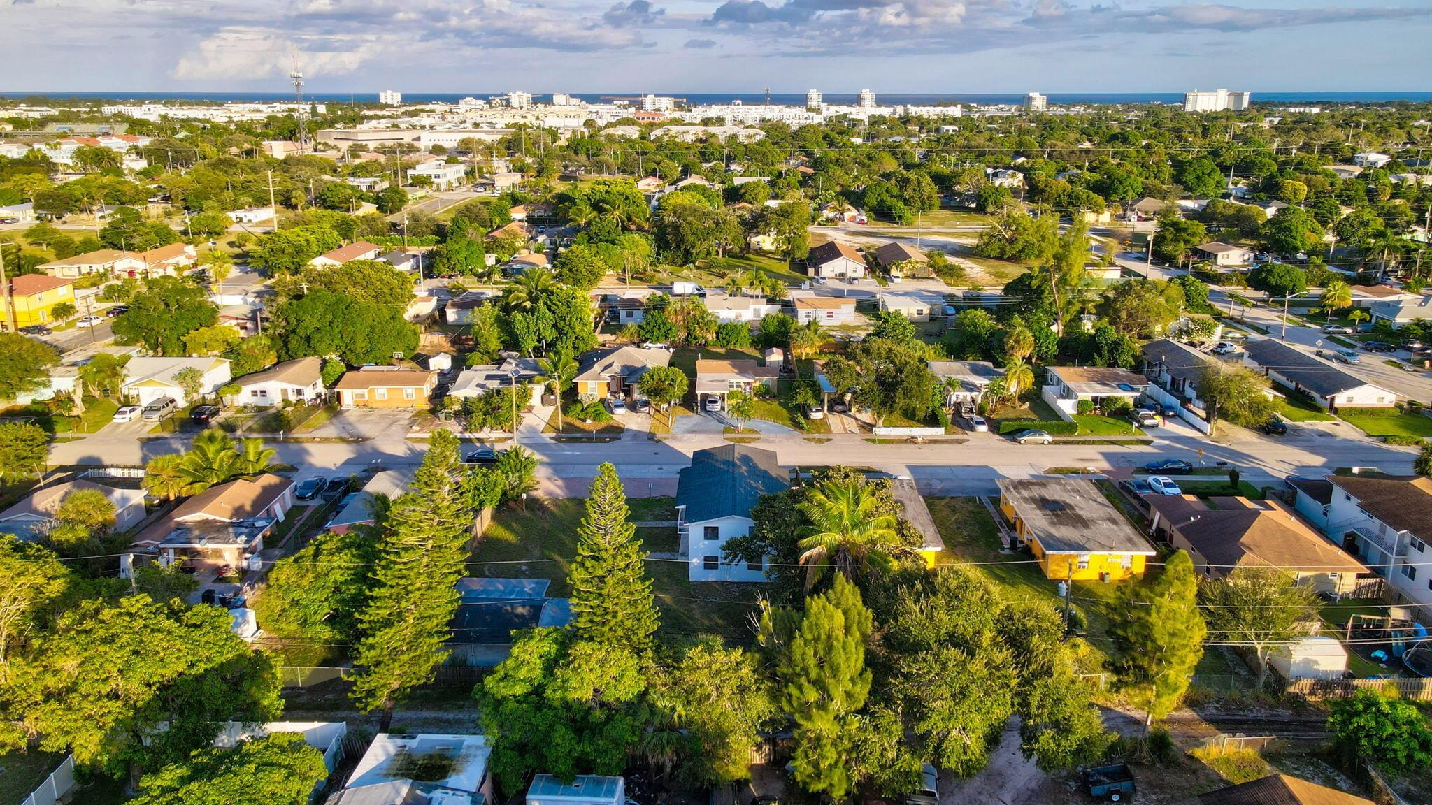 124/122 SW 8th Ave Delray Beach, FL 33444