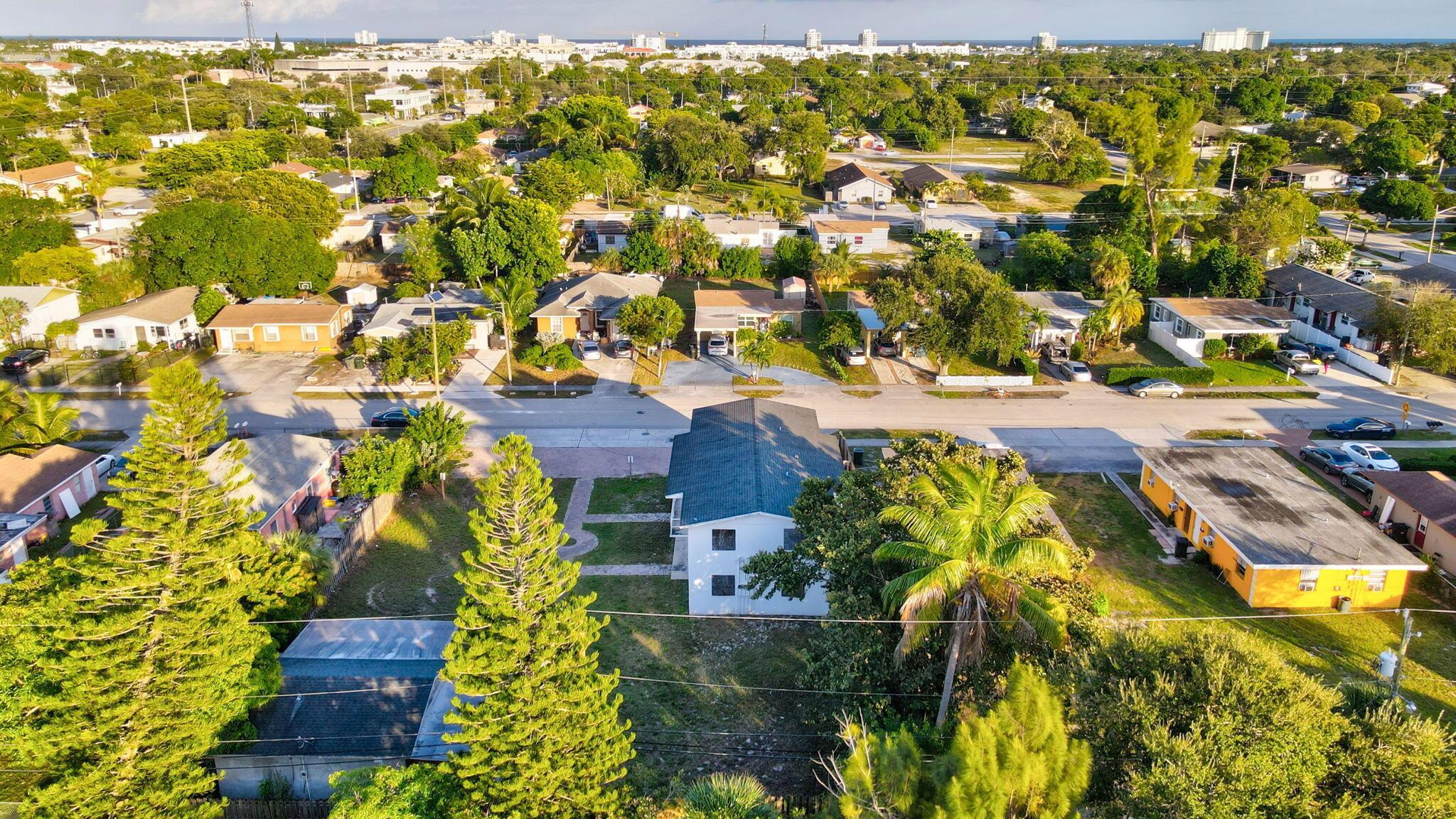 124/122 SW 8th Ave Delray Beach, FL 33444