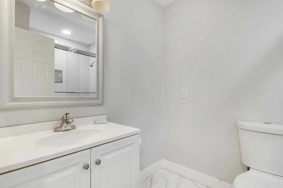 935 Orange Lake Park, FL 33403