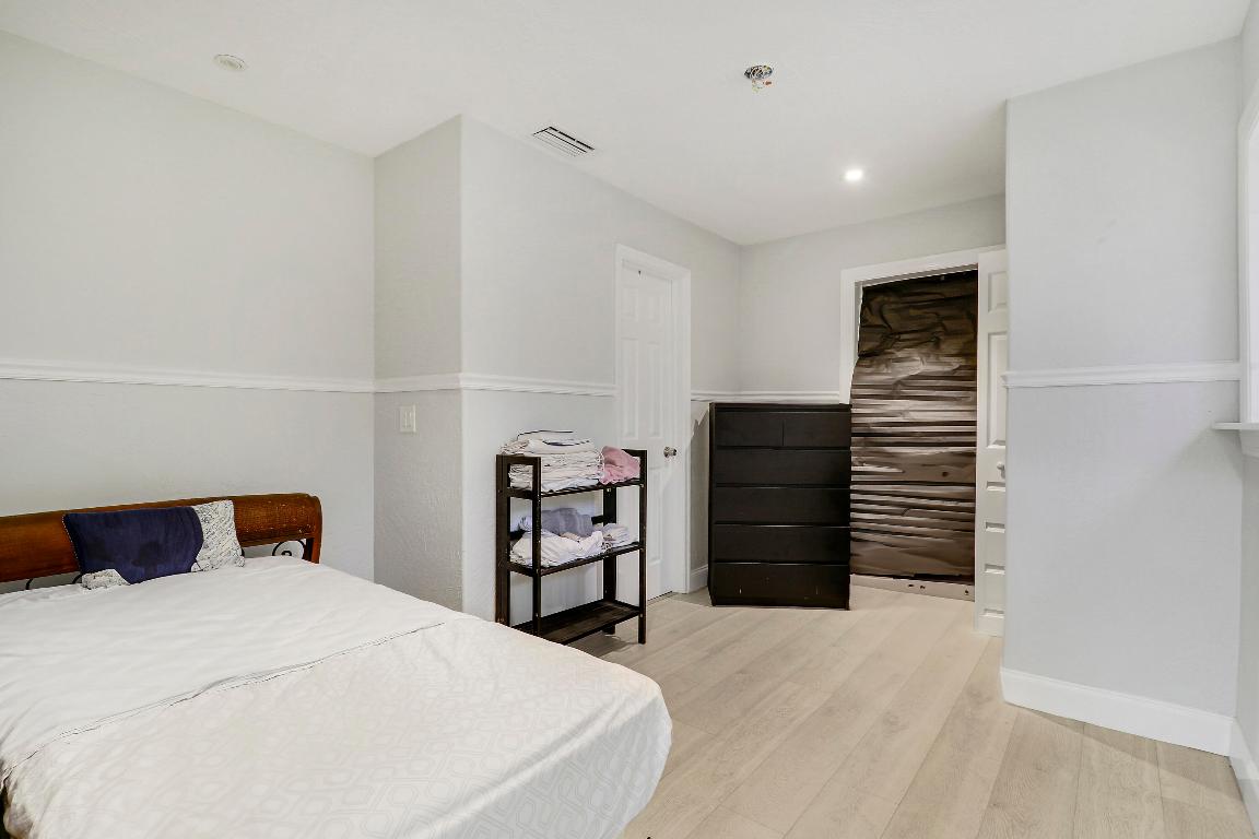 935 Orange Lake Park, FL 33403