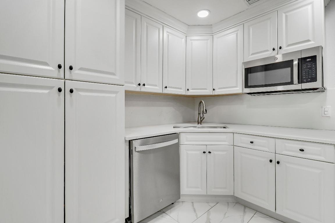 935 Orange Lake Park, FL 33403