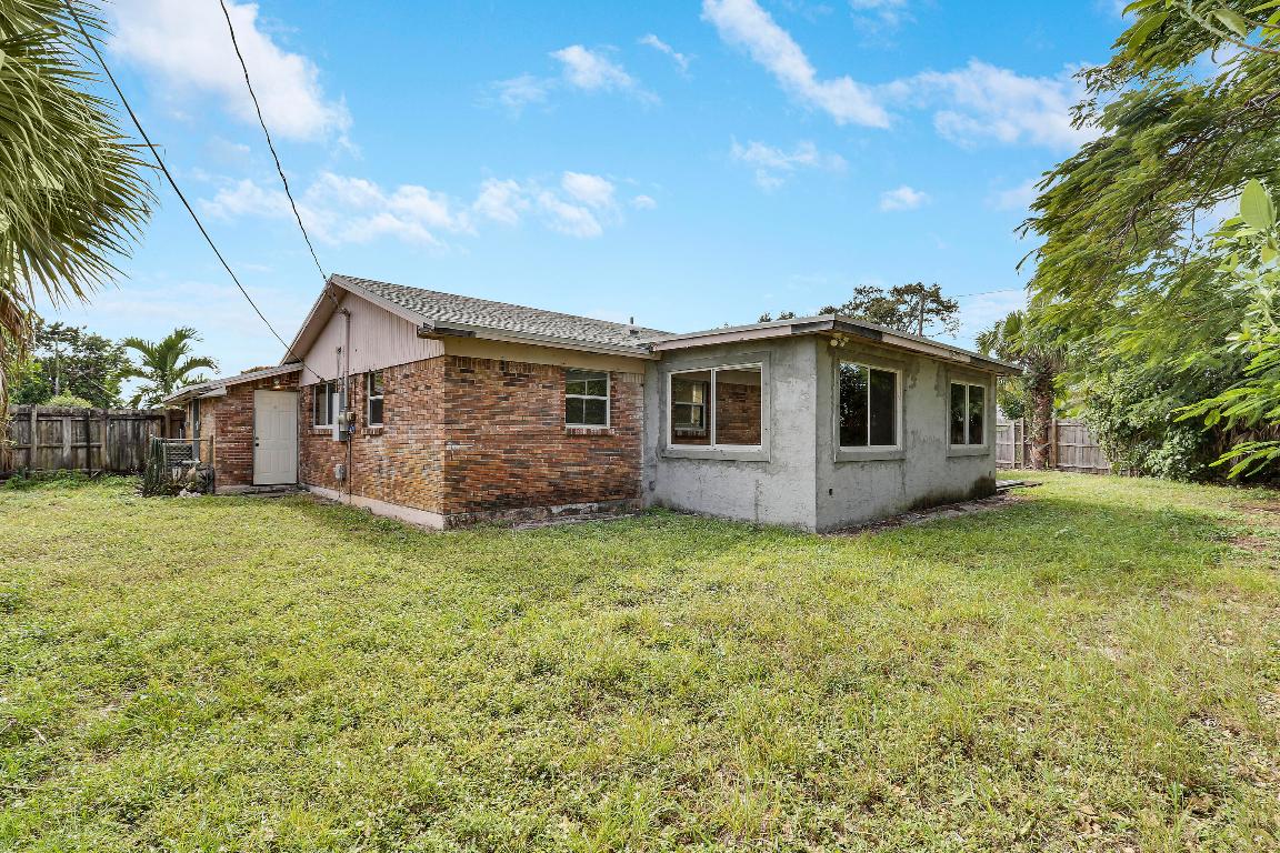 935 Orange Lake Park, FL 33403