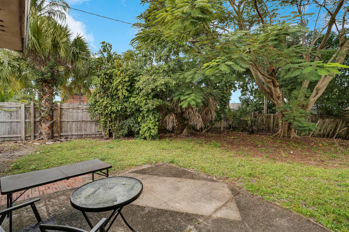 935 Orange Lake Park, FL 33403