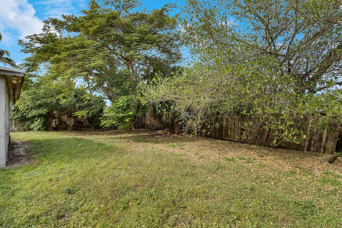 935 Orange Lake Park, FL 33403