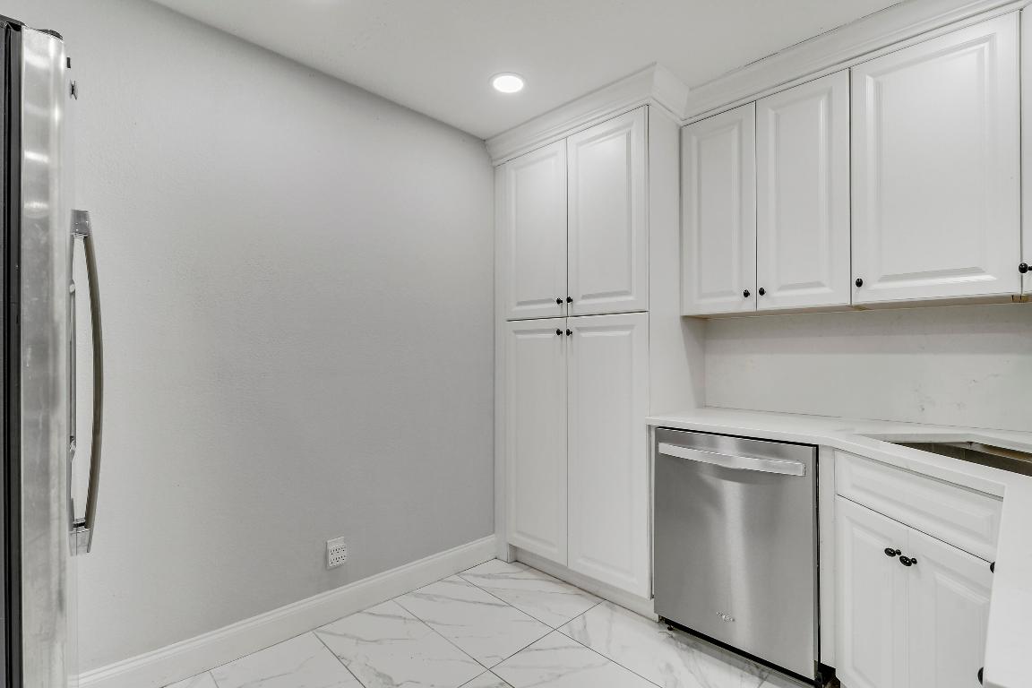 935 Orange Lake Park, FL 33403